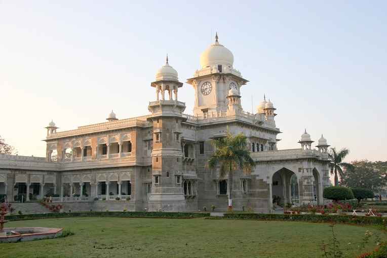 bhopal to indore taxi